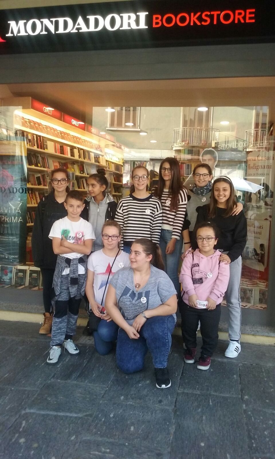 Alcuni nostri alunni alla libreria